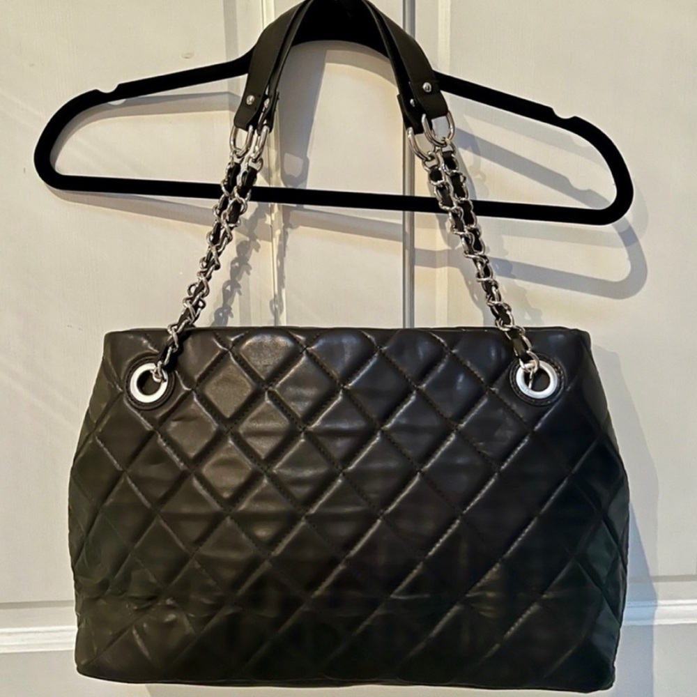 Elegant Black leather Quilted Chain Audrey Brooke Tote Bag - Picture 3 of 11
